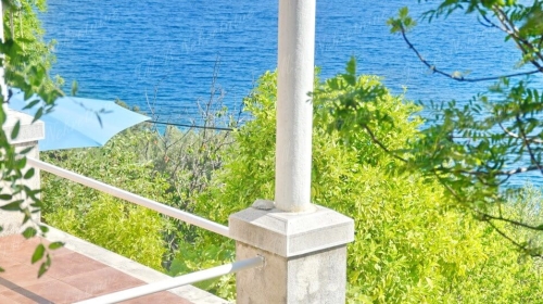 Villa uz more cca 120 m2, građevinsko zemljište 708 m2 - Dubrovnik okolica
